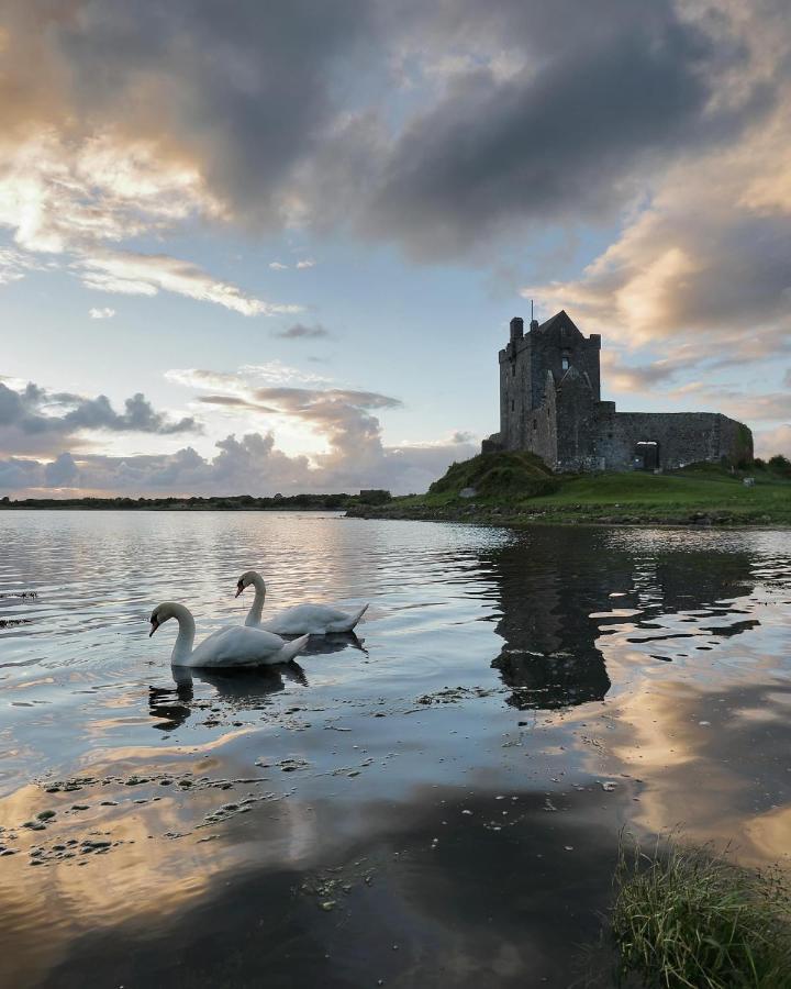Tigh Noor - Escape To Kinvara By The Sea! ゴールウェイ エクステリア 写真